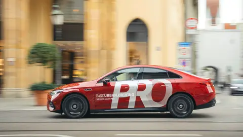 Mercedes anuncia condução assistida ponto a ponto na Alemanha para 2027